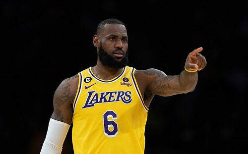 LeBron狂轟雙二十　湖人117：111勝灰熊