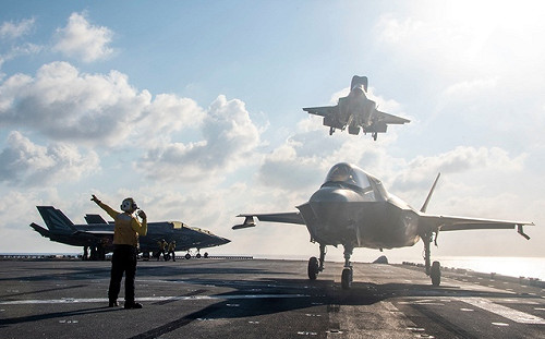 解放軍最新隱形戰機殲-35曝光! 搭配「准航母」 將助兩棲攻擊艦作戰