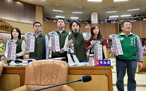 黃淑君痛批新北市正上演著「黑暗榮耀」 孩子們求助無門