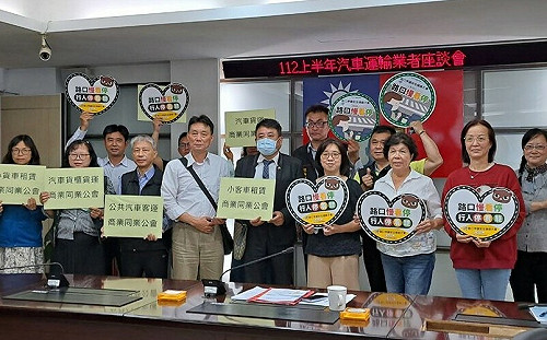 響應路口停讓 九大運輸業共同宣示 提升交通安全 