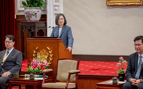 蔡英文承諾：明年續撥補千億給勞保 盼穩健運作下去