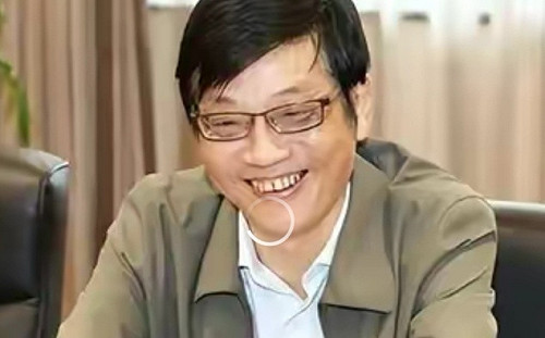 誰的大白屁股？中國大學院長在工作群組貼不雅照 全校瘋狂找主人