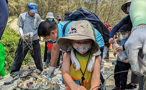 嘉縣布袋鎮好美里淨灘 清出上百公斤廢棄物