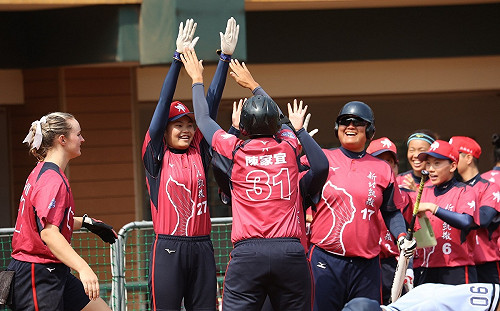 企業女壘聯賽新北凱撒暫居龍頭 新世紀黃蜂拚5連勝