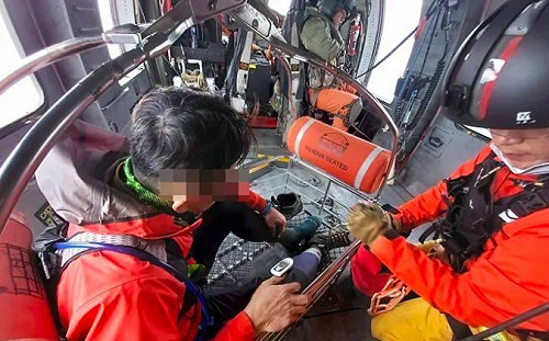 山友攀新竹新達山屋扭傷 黑鷹馳援吊掛後送