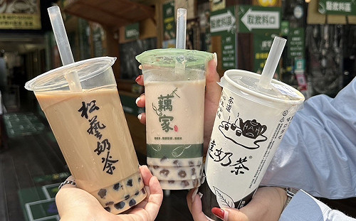 珍奶控必追！國際珍奶日喝爆高雄奶茶一條街