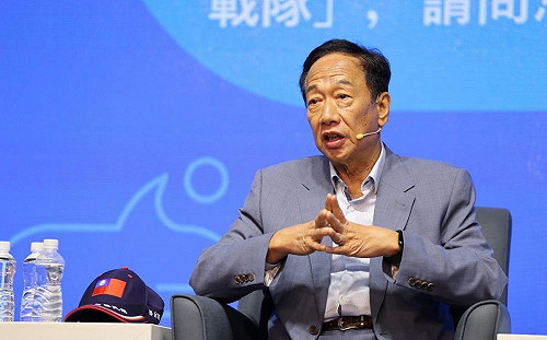 郭台銘辦公室深夜發聲明 堅稱政府卡BNT疫苗：將政治置於人命之上