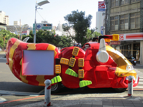 這是啥米碗糕?  鋼鐵螞蟻車跑上街