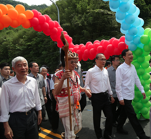 不再成為孤島 烏來彩虹橋通車