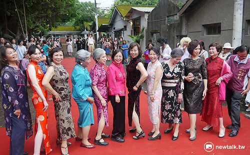 眷村媽媽穿旗袍走紅毯  五〇年代復古變裝秀超熱鬧