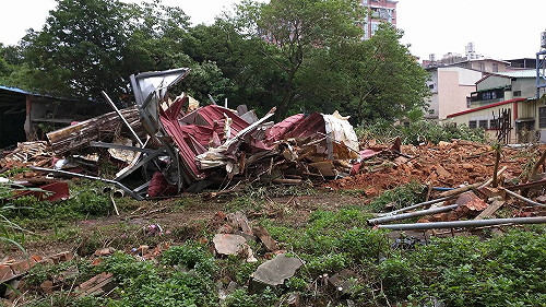 獨家》關埔僅存土埆厝遭強拆 屋主：白道告你、黑道威脅你