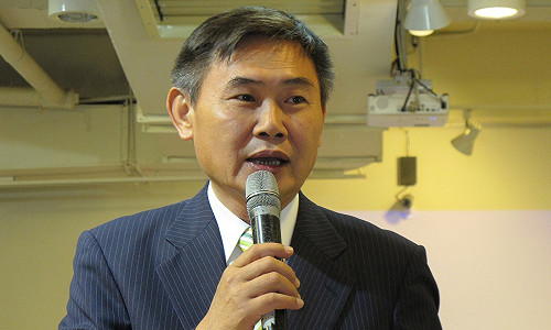 綠台南市長初選　李俊毅批：對手緊抱賴神大腿