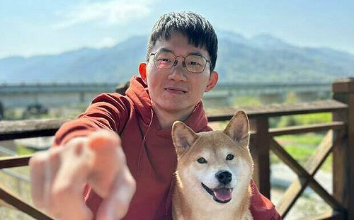 小黃禮讓行人遭按喇叭！司機回嗆  視網膜目睹讚爆