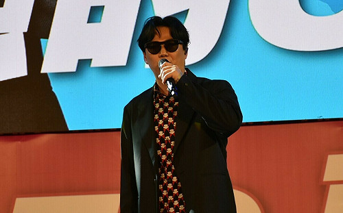 蕭煌奇「背對觀眾唱歌」影片瘋傳！親曝真相：以為四面都有學生