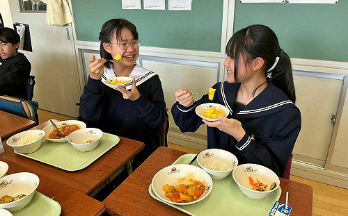 產地直送東京中學餐桌   高雄鳳梨搭起姊妹市友誼情樑