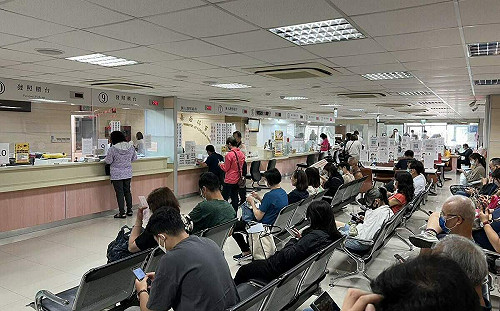 關太久 放寬後外交部雲嘉南辦事處護照申請量驟增2.2倍