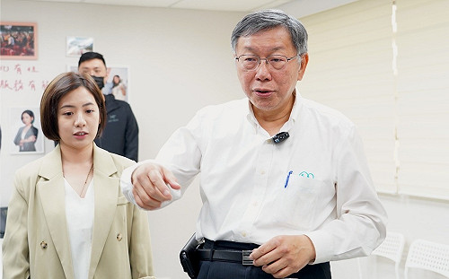 柯文哲支持度穩定上升 黃瀞瑩憂綠營海嘯式攻擊對「這一區」產生影響