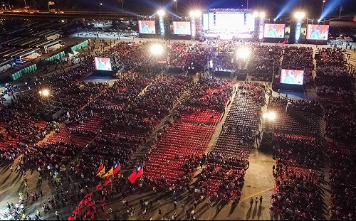 四叉貓再秀空拍算椅子：郭董台中造勢勉強近萬人