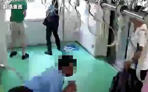 站中捷第一排！綠衣男1舉動成功躲死劫