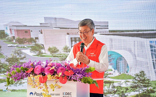 行政院長陳建仁快篩陽 取消表揚模範母親活動在家休養