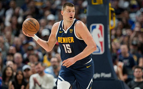 Jokic成紀錄製造機　張伯倫多項神蹟成歷史