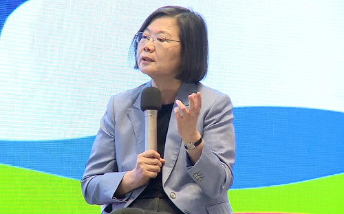 是否後悔當總統 蔡英文：面對批評能檢討 「這是自己要承受的」