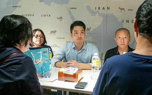 信義區「天坑」 蔣萬安探視安置戶、致贈慰問金：一定確保市民安全