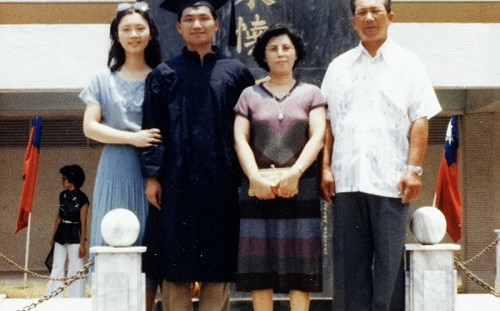 母親節逢媽媽對年  侯友宜：便當裡的荷包蛋是母愛的鄉愁