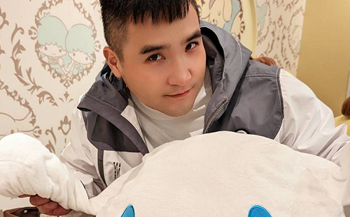 谷阿莫洗澡「春光外洩」 網驚呼：這是免費能看的嗎？