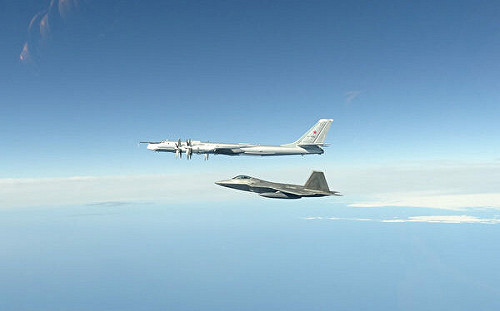 烏克蘭春季反攻之際 6俄軍機闖阿拉斯加附近 美機戰鬥群緊急升空攔截