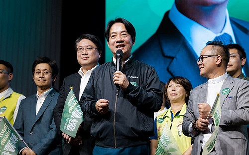 憂藍白合 台派郭董提醒賴清德：輔選團隊「太老派」 用石頭打氫彈