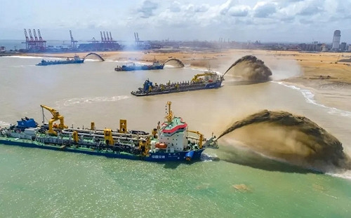 中國加緊黃岩島填島作業 陸媒囂張稱 : 以後可控制整個南海 關門打狗... 