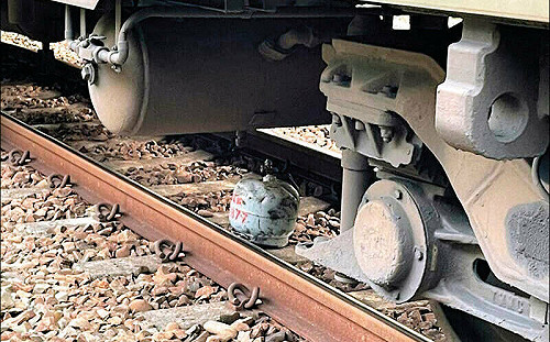 放瓦斯桶放台鐵軌道讓自強號撞上 「搞軌」嫌犯後變裝仍落網被收押