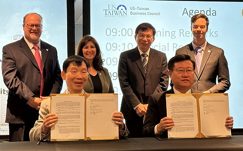 王國材參加台美商業論壇！見證簽署3項合作備忘錄