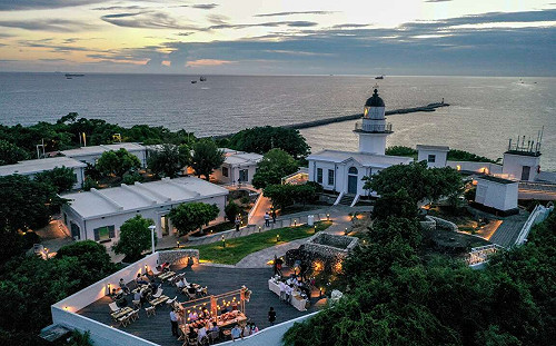 中秋去高雄賞月！燈塔5大特色設施、AR互動 親子一起放電