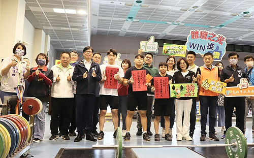 陳其邁慰勉國訓高市選手 頒發獎勵金與加菜金