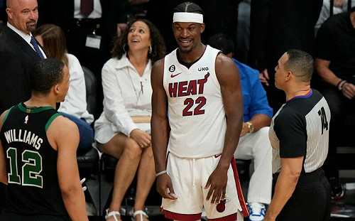 Butler幫對手喊暫停　動作超嘲諷