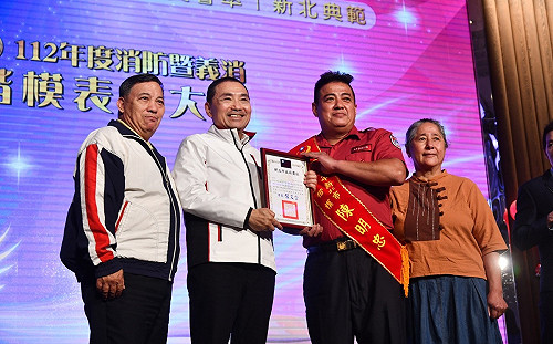 侯友宜感謝消防英雄守護市民安全