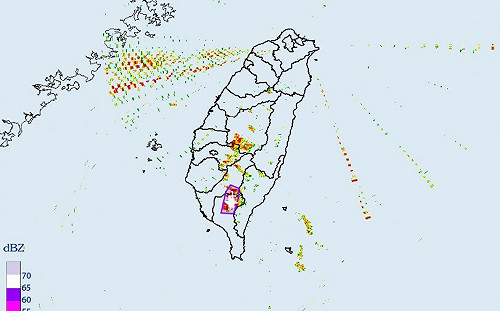 快訊》雨炸中南部！4縣市大雨特報  氣象局：高屏地區注意大雷雨