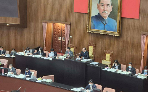 《礦業法》三讀刪霸王條款 時力：成果獻給齊柏林導演