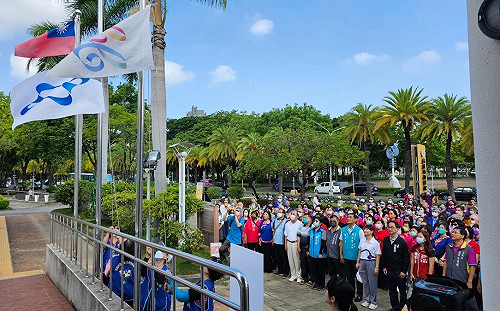 升旗向先民致敬   高雄「六堆日」歌謠粽香傳承客家精神