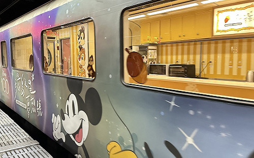 迪士尼控別錯過！樂高週年聯名商品搬上台鐵環島之星夢想號 