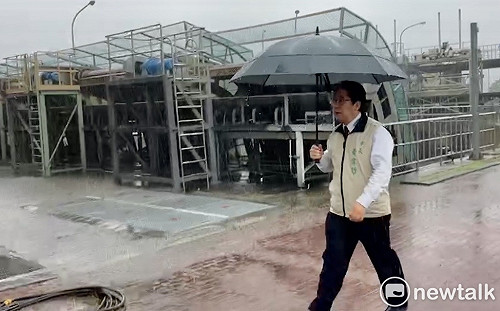 台南出現短時強降雨  黃偉哲突襲視察抽水站瞭解防汛整備