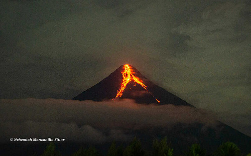 菲馬永火山「溢流式噴發」 急撤方圓6公里1.26萬人