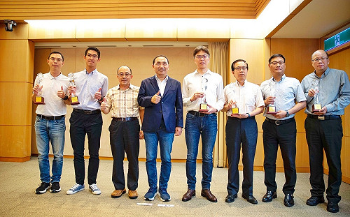 新北防汛感恩在心 侯友宜頒獎感謝22位防汛有功人員 