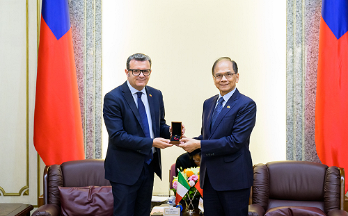 拜見游錫堃 義大利參議院副議長：推動台義交流「認同台灣」