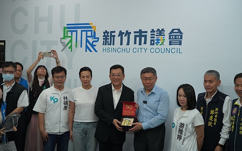 藍營小雞憂慮拉他當二母雞？柯文哲：還有7個月 按自己步調走就好