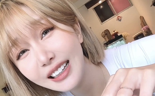 視覺衝擊！ 妮婭開箱「蛙呀蛙呀蛙拉麵」曝真實口感