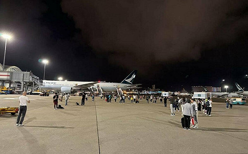 國泰航空香港飛洛杉磯班機中止起飛 11人受傷