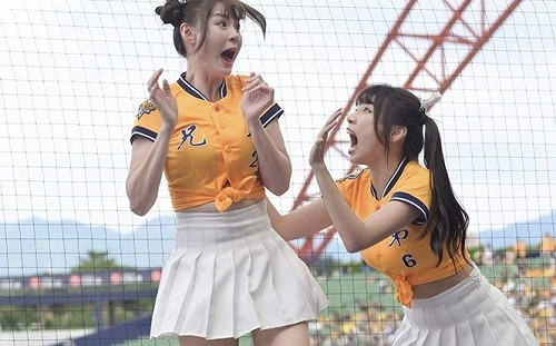 短今應援遭「突襲」？驚恐表情曝光網笑翻